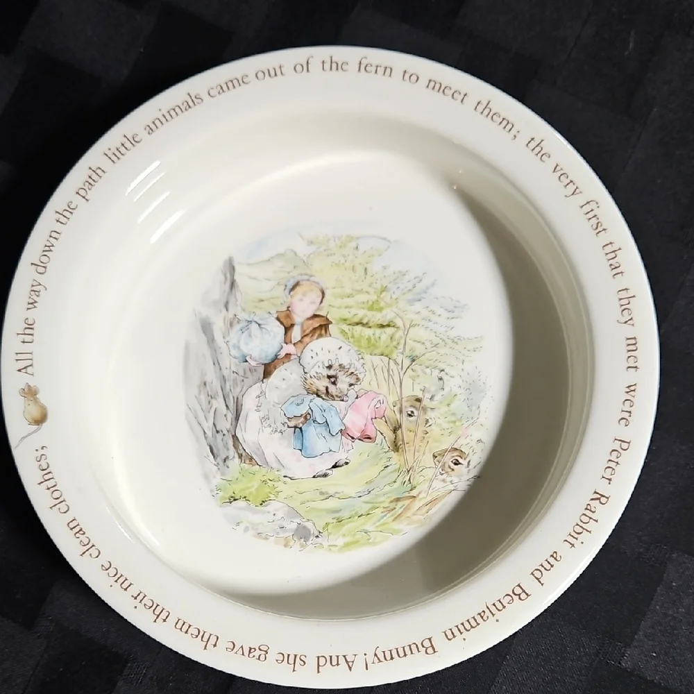 English Vintage Wedgwood Beatrix Potter Mrs. Tiggy-Winkle Porringer/Oatmeal Bowl